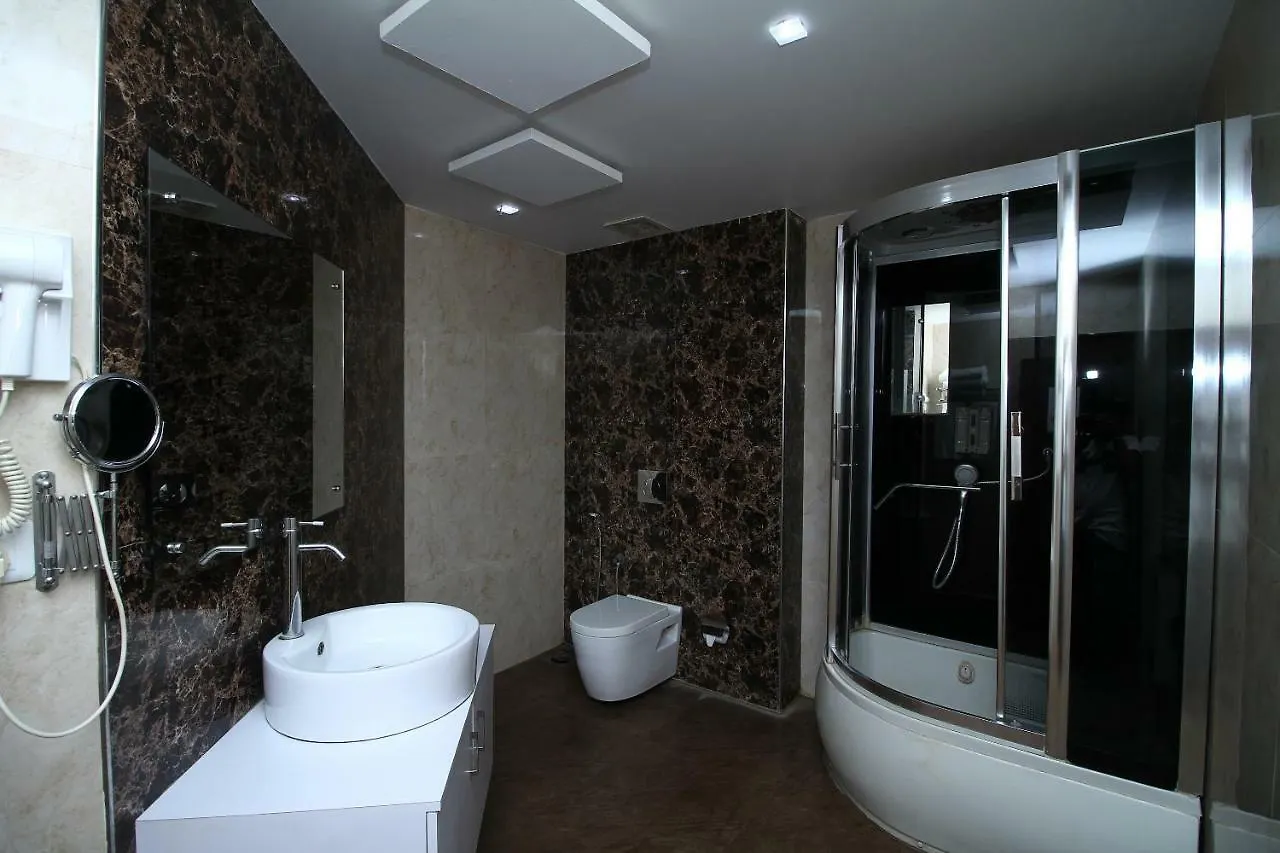 Royal Castle Hotel Negombo